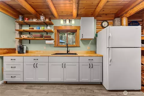 Kitchen - 10 Sims Canyon Rd, Twisp, WA 98856 photo 2 of 3