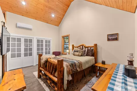 Bedroom - 10 Sims Canyon Rd, Twisp, WA 98856 photo 1 of 6