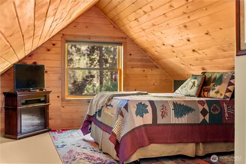Bedroom - 10 Sims Canyon Rd, Twisp, WA 98856 photo 4 of 6
