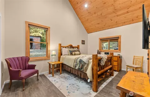Bedroom - 10 Sims Canyon Rd, Twisp, WA 98856 photo 2 of 6