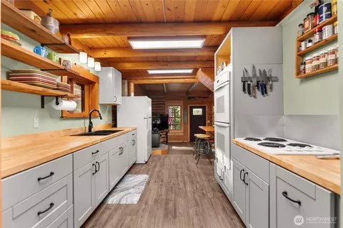 Kitchen - 10 Sims Canyon Rd, Twisp, WA 98856 photo 3 of 3