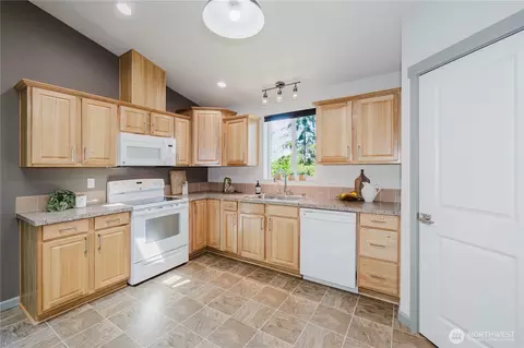 Kitchen - 253 E Mountain View Dr, Allyn, WA 98524 photo 2 of 3