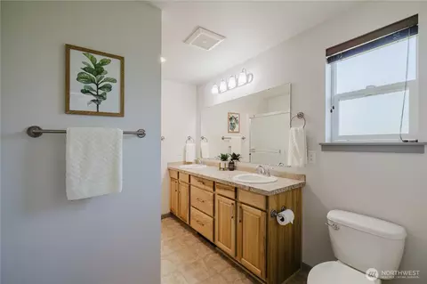 Bath - 253 E Mountain View Dr, Allyn, WA 98524 photo 4 of 4