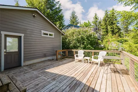 Exterior - 253 E Mountain View Dr, Allyn, WA 98524 photo 4 of 8