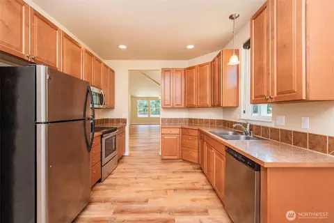 Kitchen - 231 Snapdragon Ln, Sequim, WA 98382 photo 3 of 4