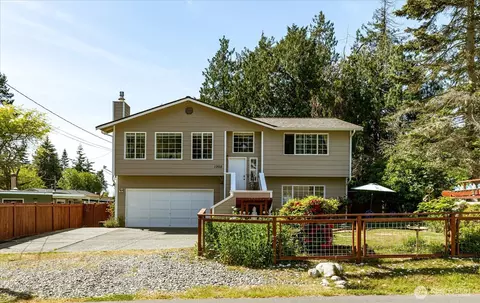 1302 King Dr, Coupeville, WA 98239