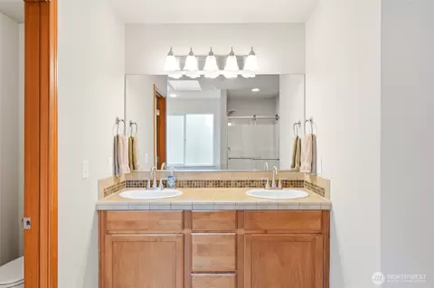 Bath - 16306 37th Dr SE, Bothell, WA 98012 photo 4 of 5
