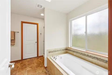 Bath - 16306 37th Dr SE, Bothell, WA 98012 photo 2 of 5