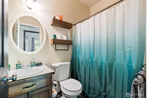 Bath - 501 Belfair Ct SW, Orting, WA 98360 photo 2 of 2