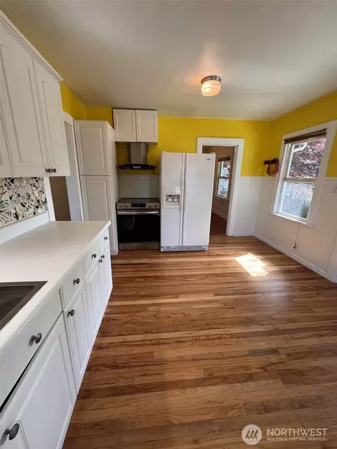Kitchen - 1022 Rockefeller Ave, Everett, WA 98201 photo 1 of 2