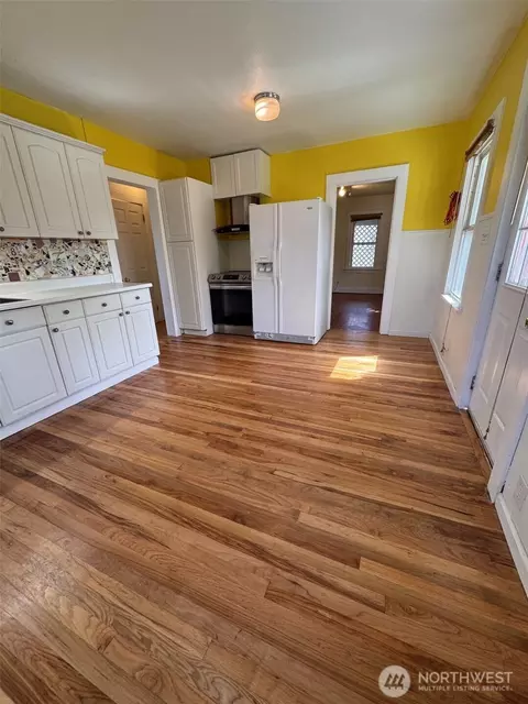 Kitchen - 1022 Rockefeller Ave, Everett, WA 98201 photo 2 of 2