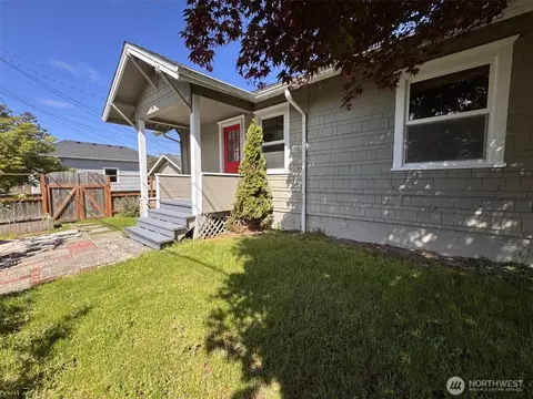 Exterior - 1022 Rockefeller Ave, Everett, WA 98201 photo 3 of 8