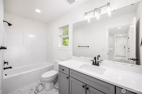Bath - 9 160th Pl SE, Bothell, WA 98012 photo 3 of 6