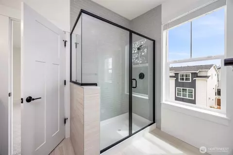 Bath - 9 160th Pl SE, Bothell, WA 98012 photo 5 of 6