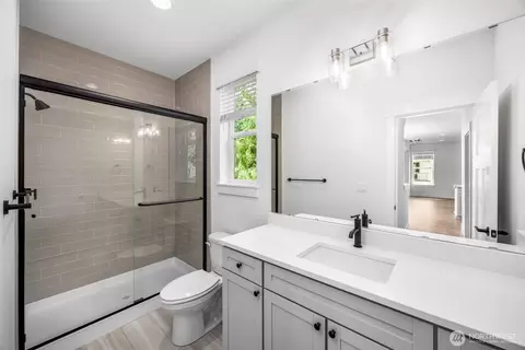 Bath - 9 160th Pl SE, Bothell, WA 98012 photo 2 of 6