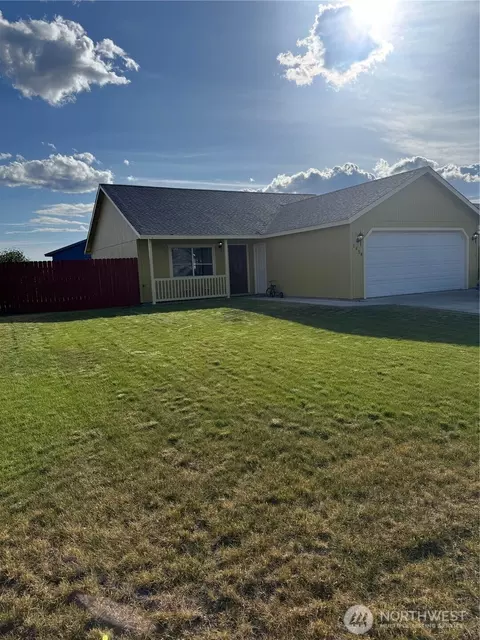 1454 S Cougar Dr, Moses Lake, WA 98837