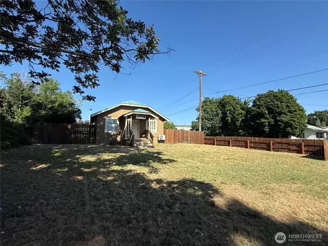 402 S Main St, Omak, WA 98841