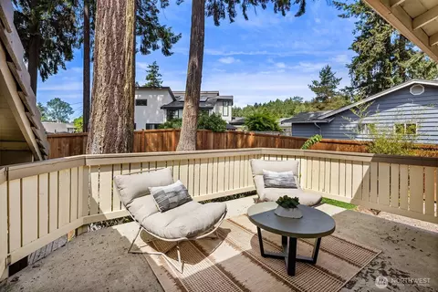 621 128th Ave SE, Bellevue, WA 98005