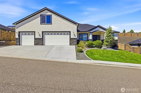 5013 Meadow View Dr, Pasco, WA 99301