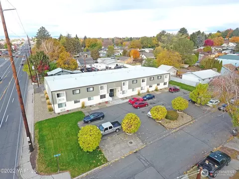 1020 S 20th Ave, Yakima, WA 98902