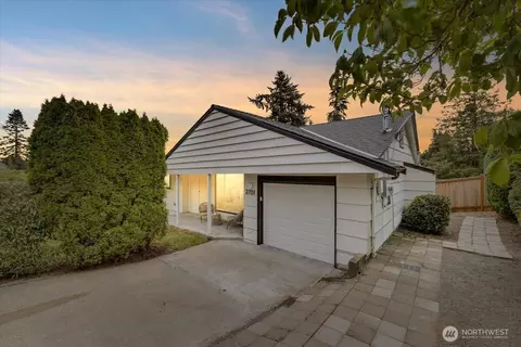 2701 NE 110th St #A, Seattle, WA 98125