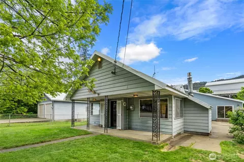 410 1st St, Easton, WA 98925