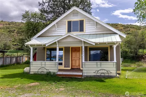 511 Bluff St, Winthrop, WA 98862