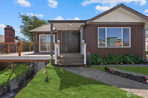 7915 S Lakeridge Dr, Seattle, WA 98178