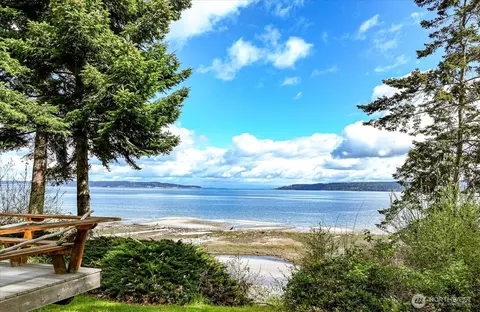 377 Harrington Rd, Coupeville, WA 98239