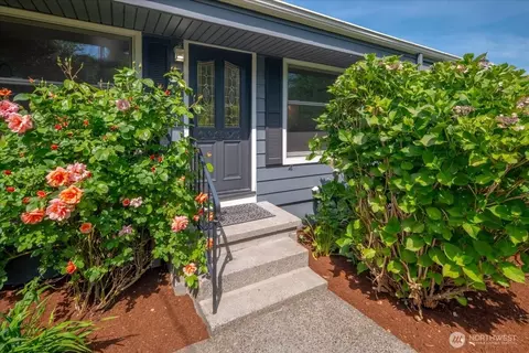 5421 48th Ave SW, Seattle, WA 98136