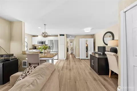6825 SE Cougar Mountain Way, Bellevue, WA 98006