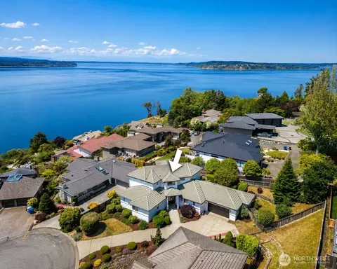 41 Leschi Dr, Steilacoom, WA 98388