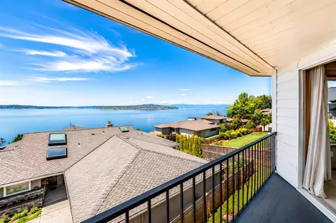 41 Leschi Dr, Steilacoom, WA 98388