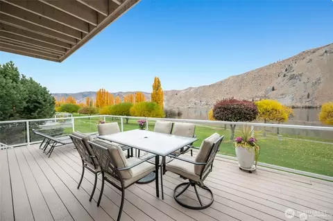 345 Lakefront Dr, Orondo, WA 98843