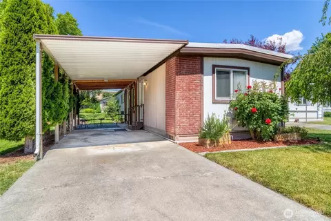 921 SE Scenic View Dr, College Place, WA 99324