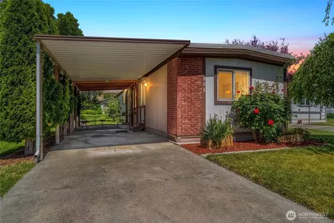 921 SE Scenic View Dr, College Place, WA 99324