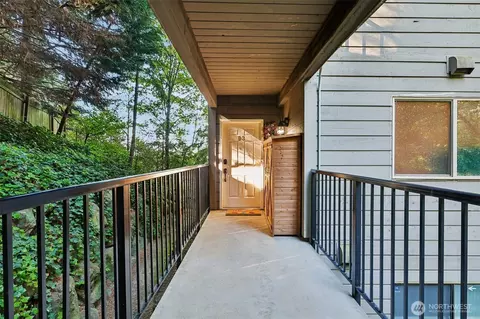12543 NE 23rd Pl #D3, Bellevue, WA 98005