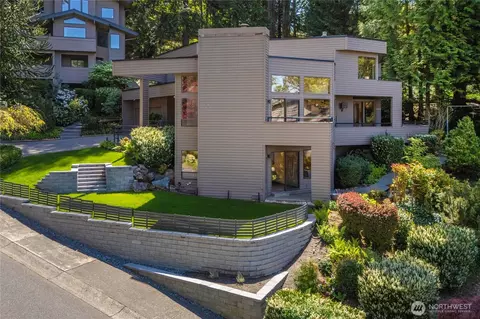 13707 SE 51st Pl, Bellevue, WA 98006