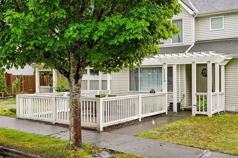 3723 NE 6th St, Renton, WA 98056