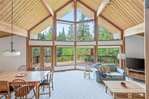 16761 Lakeview Dr, Leavenworth, WA 98826