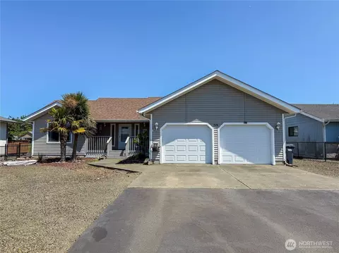 526 Canal Dr NE, Ocean Shores, WA 98569
