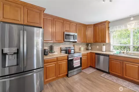 Kitchen - 1005 185th Street Ct E, Spanaway, WA 98387 photo 3 of 4