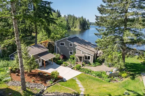 13720 W Raven Ln, Bremerton, WA 98312