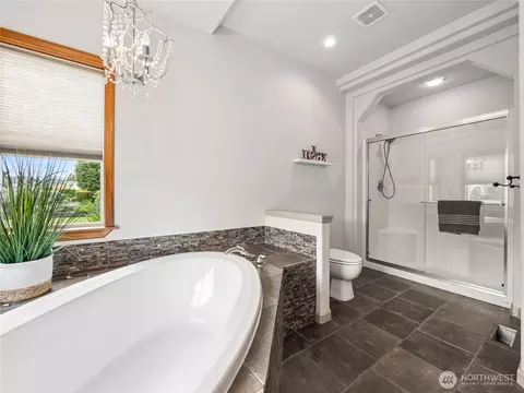 Bath - 15426 148th Avenue Ct E, Orting, WA 98360 photo 3 of 4
