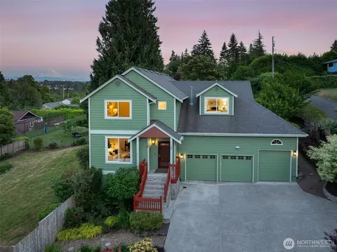 1013 S 204th St, Des Moines, WA 98198