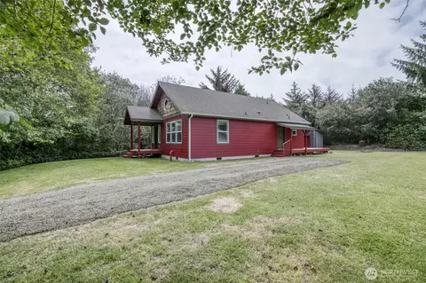 899 Wawona Ave SW, Ocean Shores, WA 98569