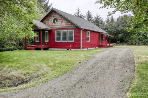 899 Wawona Ave SW, Ocean Shores, WA 98569