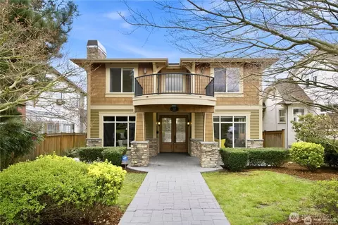 217 7th Ave W, Kirkland, WA 98033