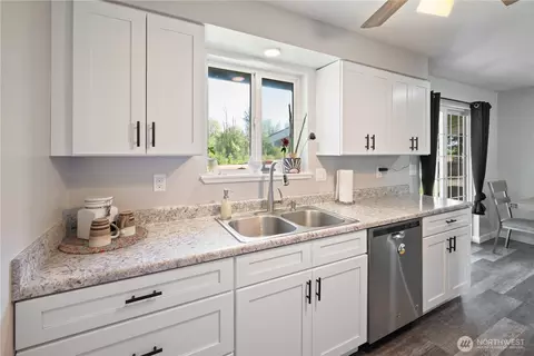 Kitchen - 320 Cedar Ct, Winlock, WA 98596 photo 2 of 3