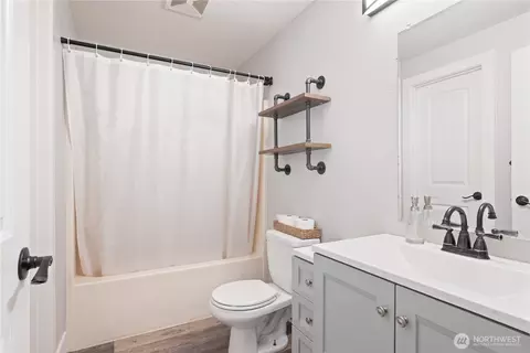 Bath - 320 Cedar Ct, Winlock, WA 98596 photo 1 of 1